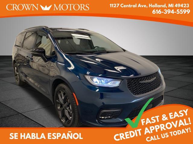 2025 Chrysler Pacifica Limited AWD's photo