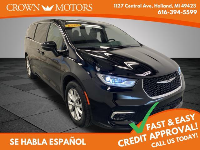 2025 Chrysler Pacifica Select AWD's photo