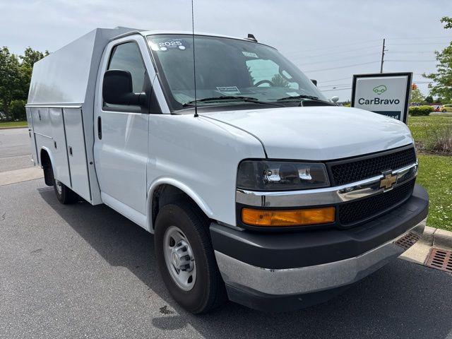 2025 Chevrolet Express Cutaway Work Van