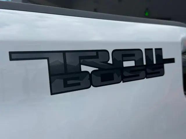2025 Chevrolet Silverado 2500HD 4WD Crew Cab Standard Bed LT