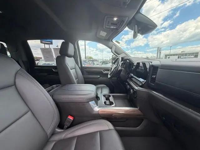 2025 Chevrolet Silverado 2500HD 4WD Crew Cab Standard Bed LT