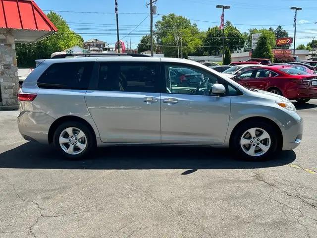 2015 Toyota Sienna LE 7 Passenger