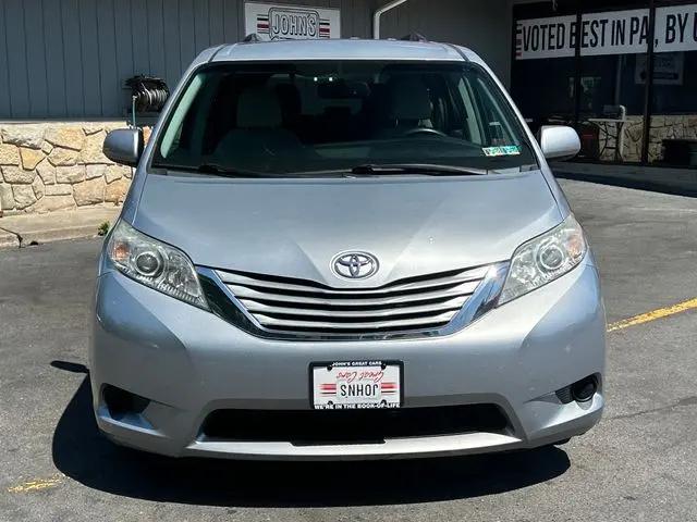 2015 Toyota Sienna LE 7 Passenger