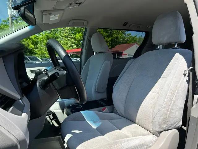 2015 Toyota Sienna LE 7 Passenger