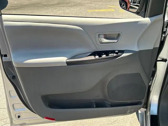 2015 Toyota Sienna LE 7 Passenger