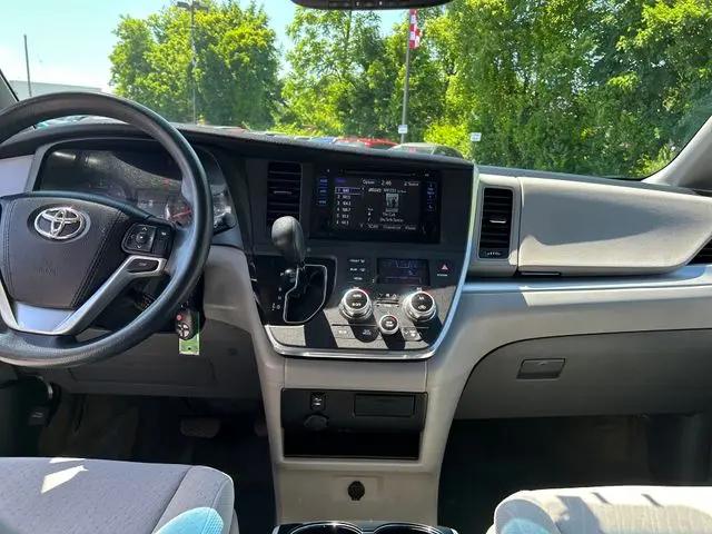 2015 Toyota Sienna LE 7 Passenger