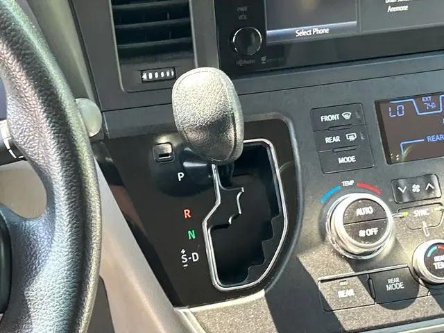 2015 Toyota Sienna LE 7 Passenger