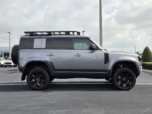 2021 Land Rover Defender 110 SE