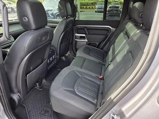 2021 Land Rover Defender 110 SE