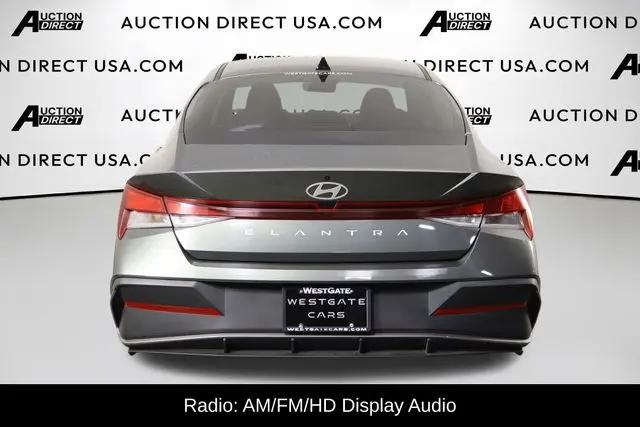 2025 Hyundai Elantra SE
