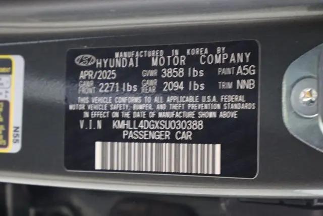 2025 Hyundai Elantra SE