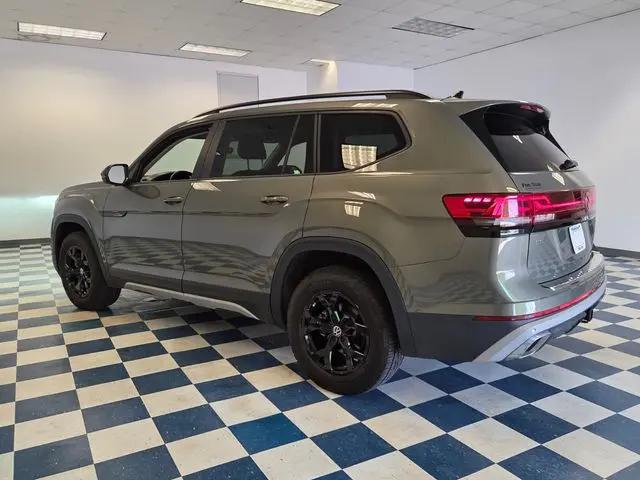 2024 Volkswagen Atlas 2.0T Peak Edition SE w/Technology