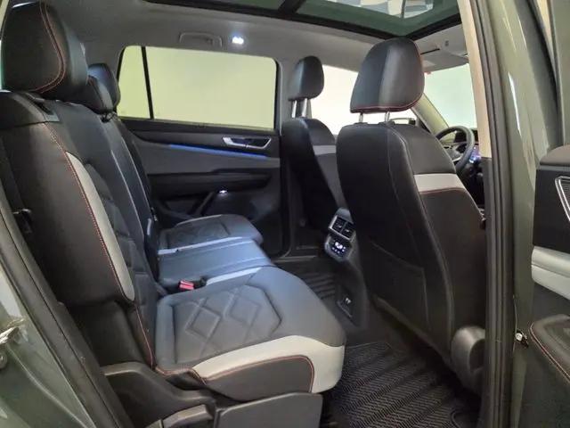 2024 Volkswagen Atlas 2.0T Peak Edition SE w/Technology