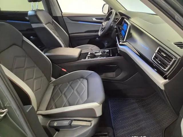 2024 Volkswagen Atlas 2.0T Peak Edition SE w/Technology