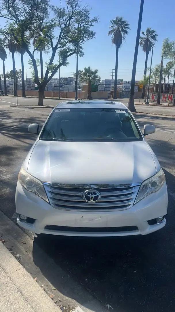 2011 Toyota Avalon Limited for sale in Pomona, CA