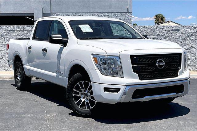 2023 Nissan Titan Crew Cab SV 4x4