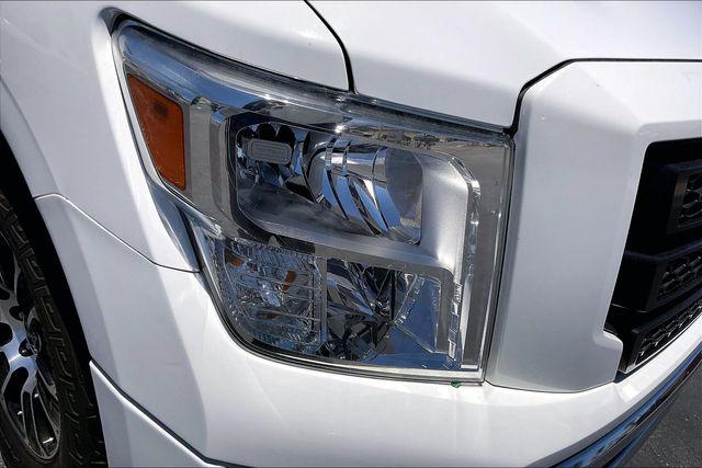 2023 Nissan Titan Crew Cab SV 4x4