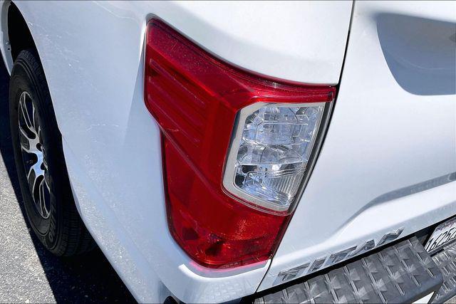 2023 Nissan Titan Crew Cab SV 4x4