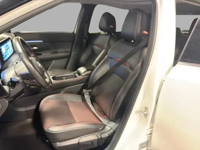2025 Nissan Kicks SR FWD
