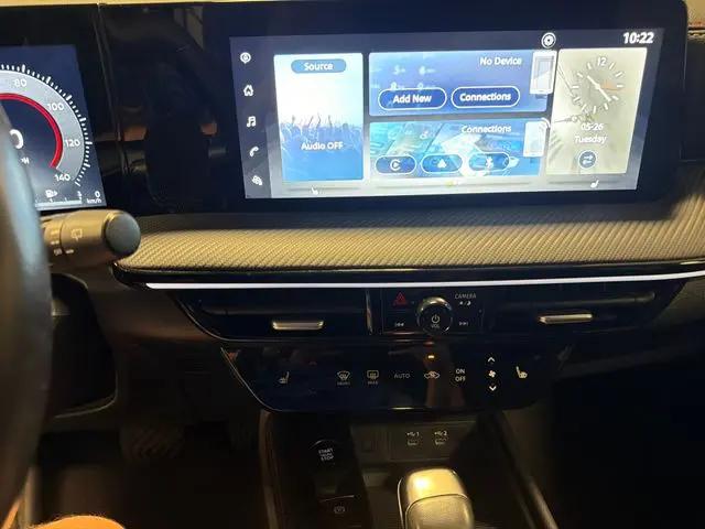 2025 Nissan Kicks SR FWD