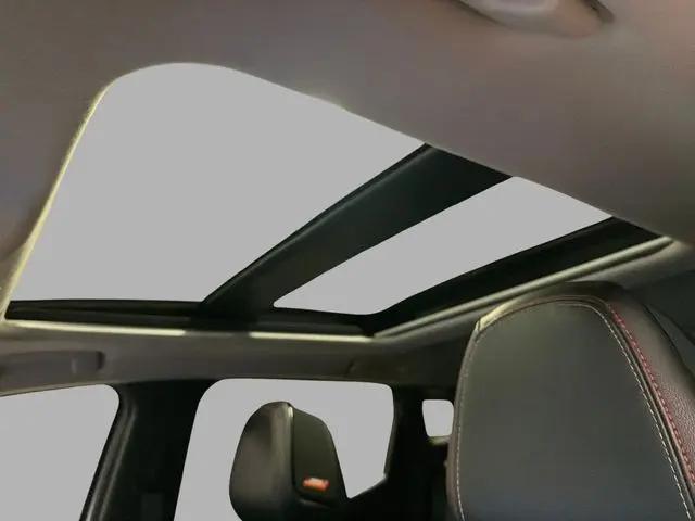 2025 Nissan Kicks SR FWD