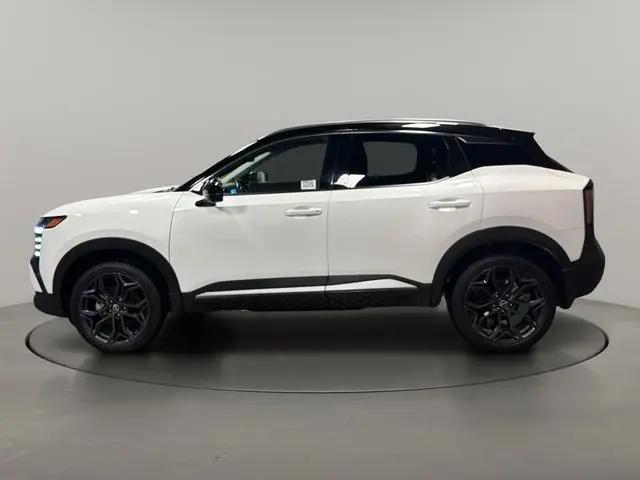 2025 Nissan Kicks SR FWD
