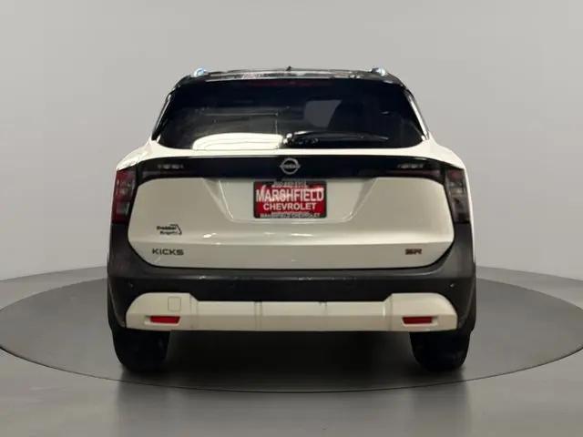 2025 Nissan Kicks SR FWD