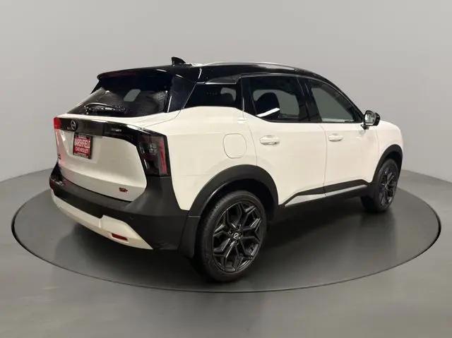 2025 Nissan Kicks SR FWD