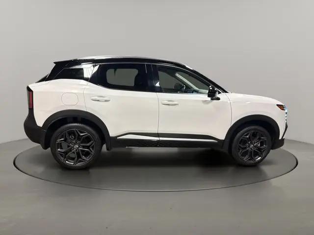 2025 Nissan Kicks SR FWD