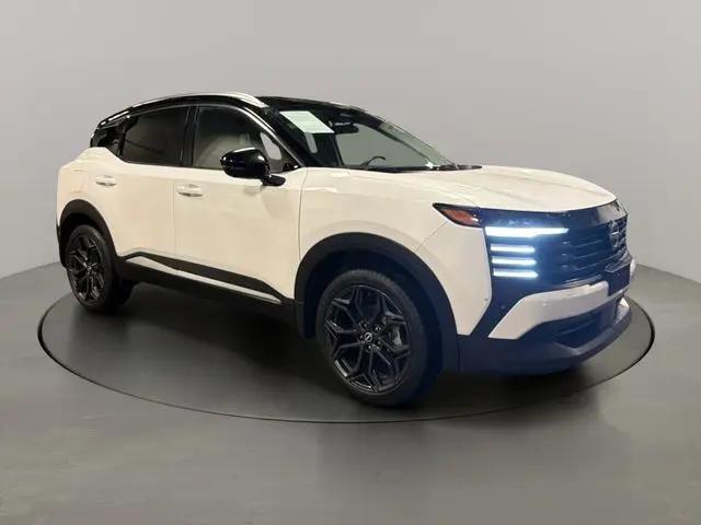 2025 Nissan Kicks SR FWD