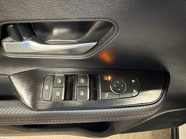 2025 Nissan Kicks SR FWD