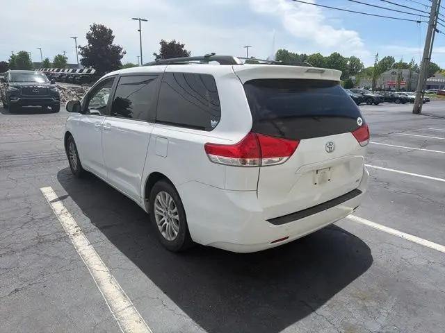2014 Toyota Sienna XLE V6 8 Passenger