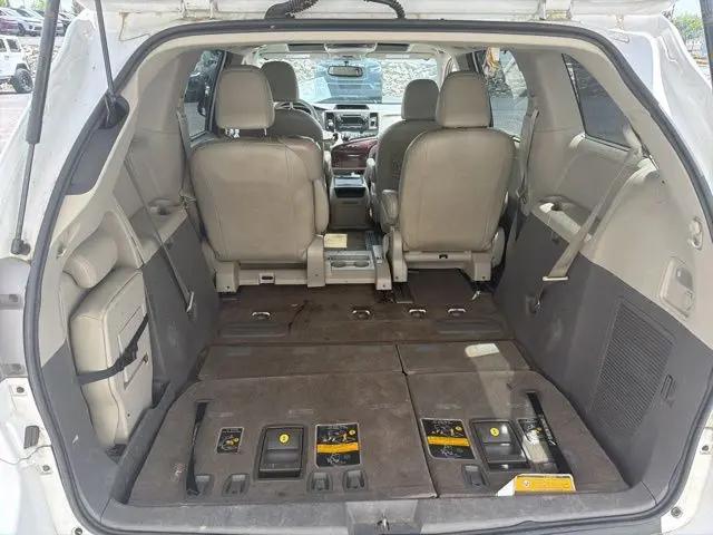 2014 Toyota Sienna XLE V6 8 Passenger