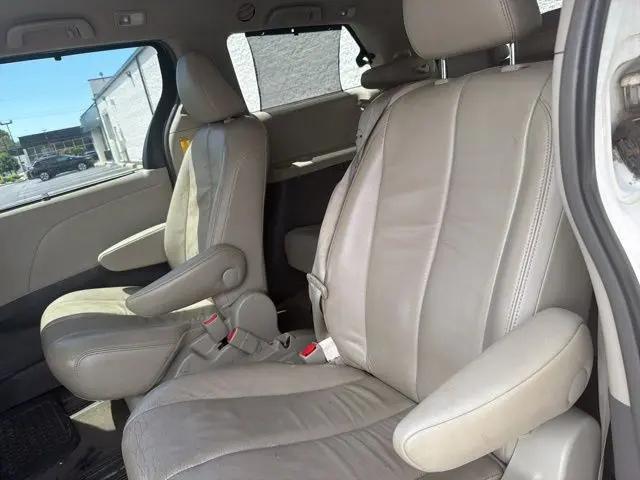 2014 Toyota Sienna XLE V6 8 Passenger