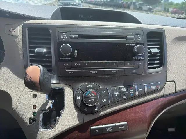 2014 Toyota Sienna XLE V6 8 Passenger