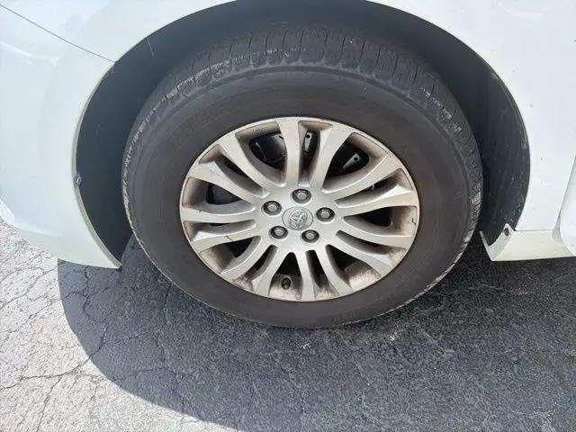 2014 Toyota Sienna XLE V6 8 Passenger