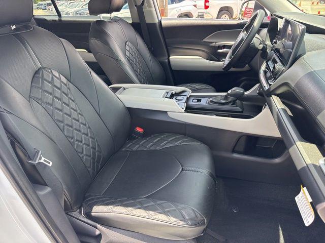 2025 Toyota Grand Highlander LE