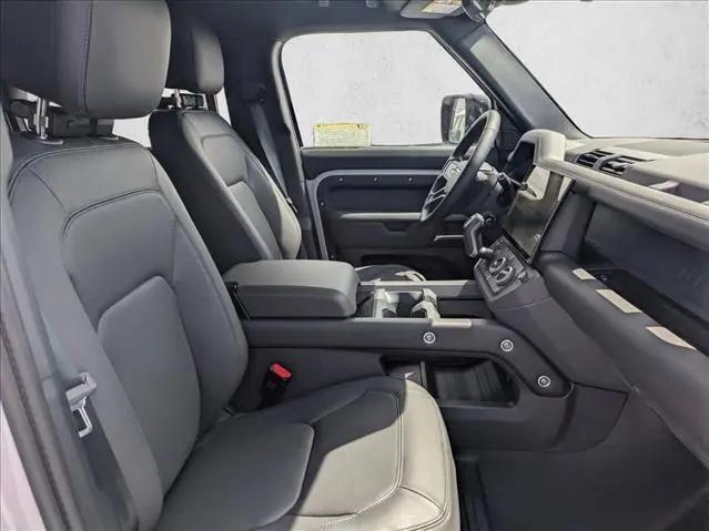2026 Land Rover Defender P400 X-Dynamic SE