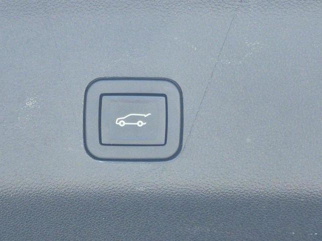 2023 Chevrolet Suburban 4WD Premier
