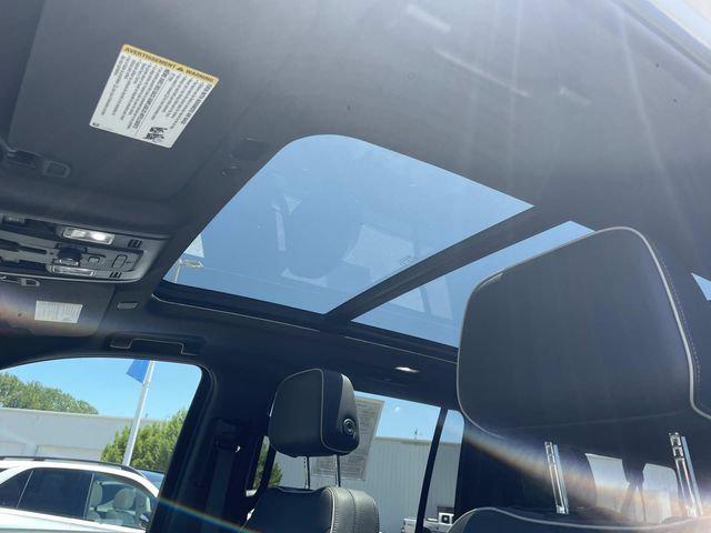 2023 Chevrolet Suburban 4WD Premier