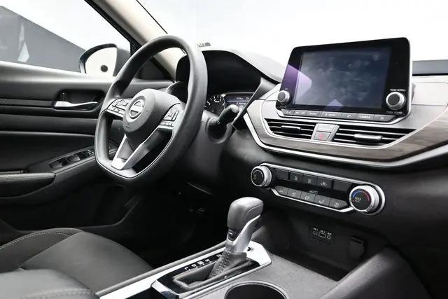 2025 Nissan Altima SV FWD