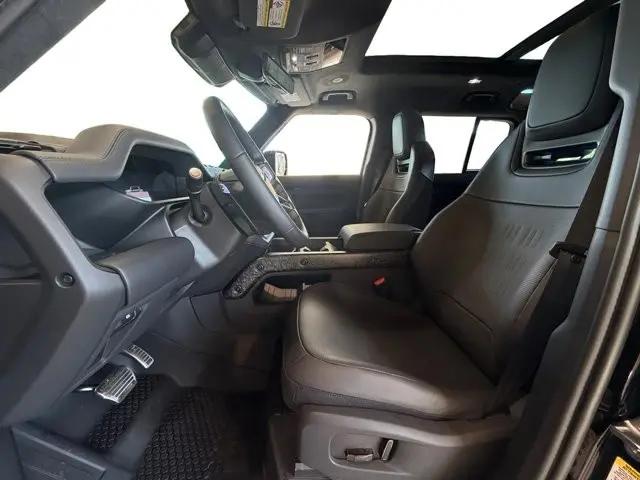 2026 Land Rover Defender P635 OCTA