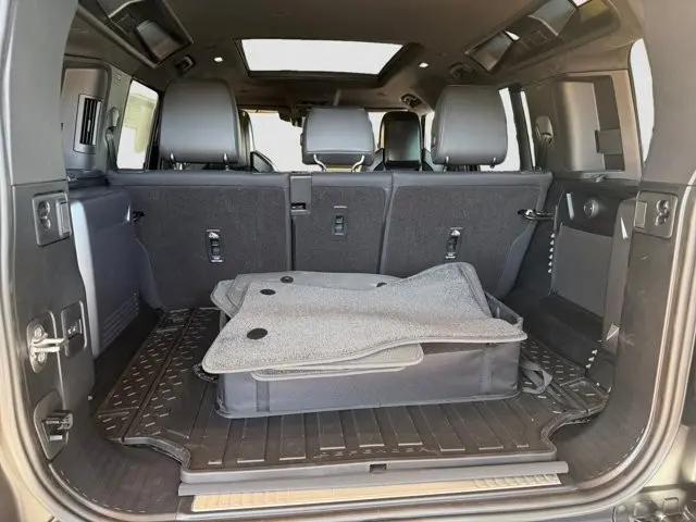 2026 Land Rover Defender P635 OCTA
