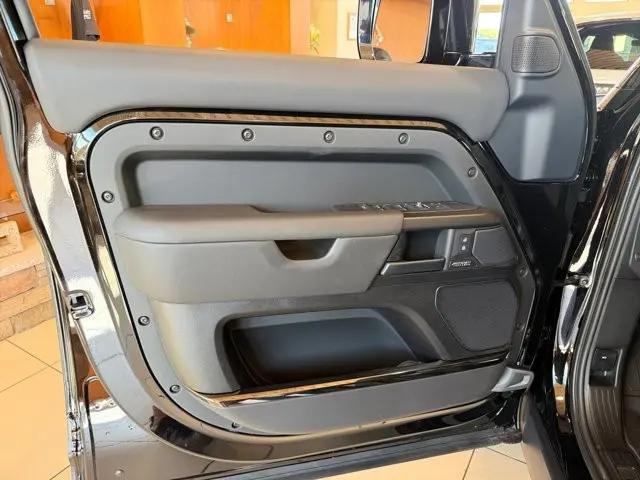 2026 Land Rover Defender P635 OCTA