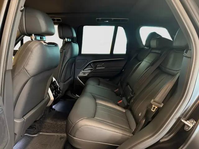 2026 Land Rover Range Rover P400 SE