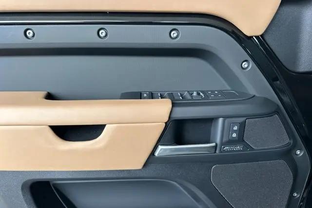 2026 Land Rover Defender P400 X-Dynamic SE