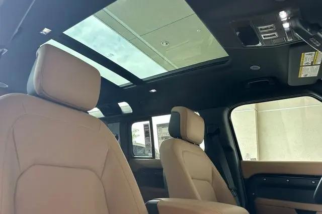 2026 Land Rover Defender P400 X-Dynamic SE