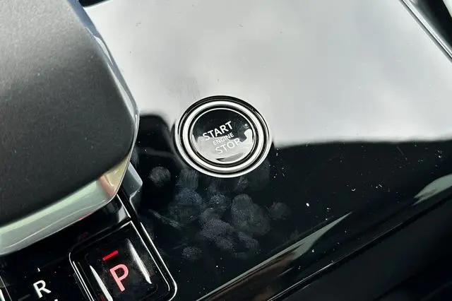 2026 Land Rover Range Rover Sport P460e Dynamic SE