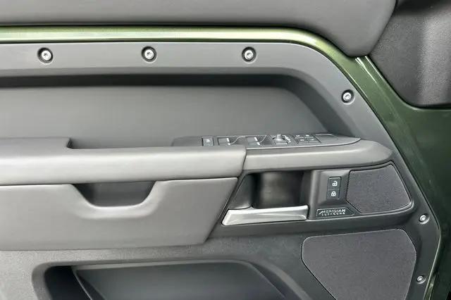 2026 Land Rover Defender P400 X-Dynamic SE