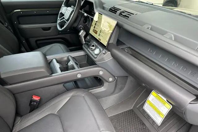 2026 Land Rover Defender P400 X-Dynamic SE